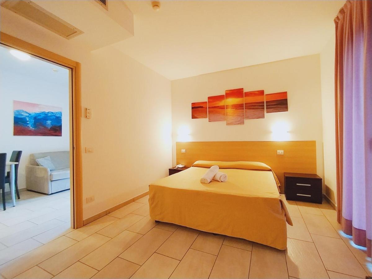 Residence Hotel Rubino Fogliano Marina Exterior foto