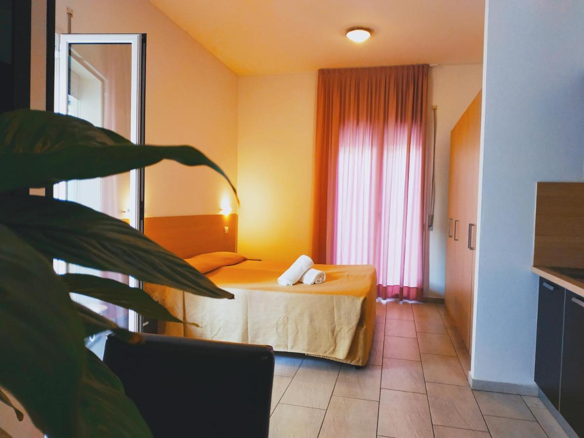 Residence Hotel Rubino Fogliano Marina Exterior foto